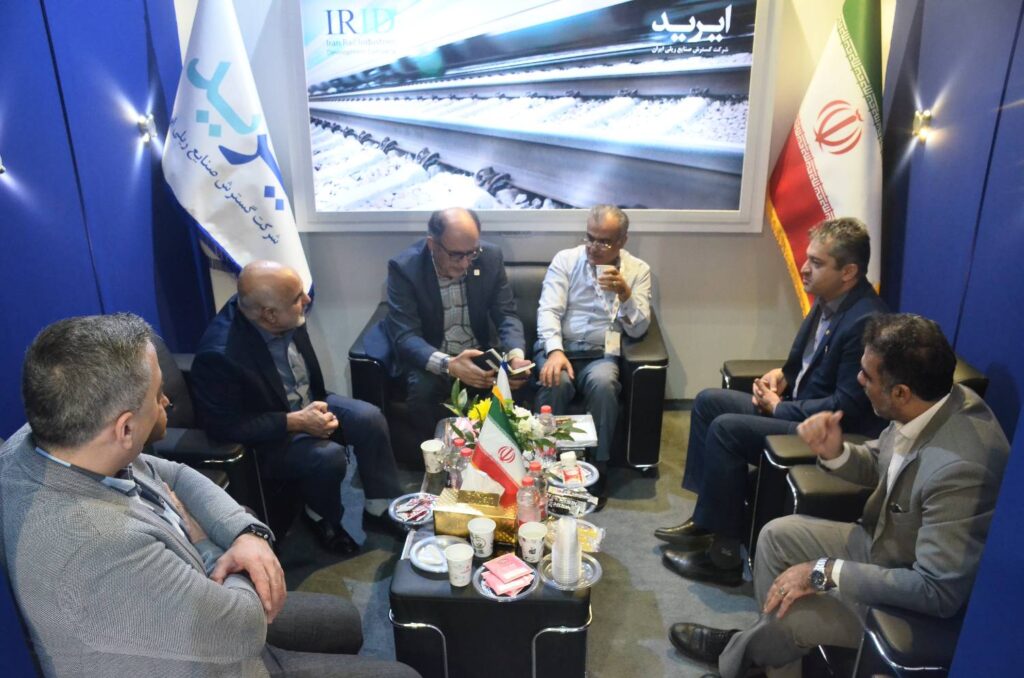 حضور مدیرعامل شرکت پلور سبز تهران در غرفه قطاربار